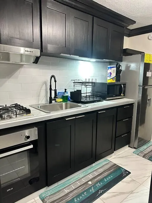 West View 3- Modern & Central Apartment Saint James